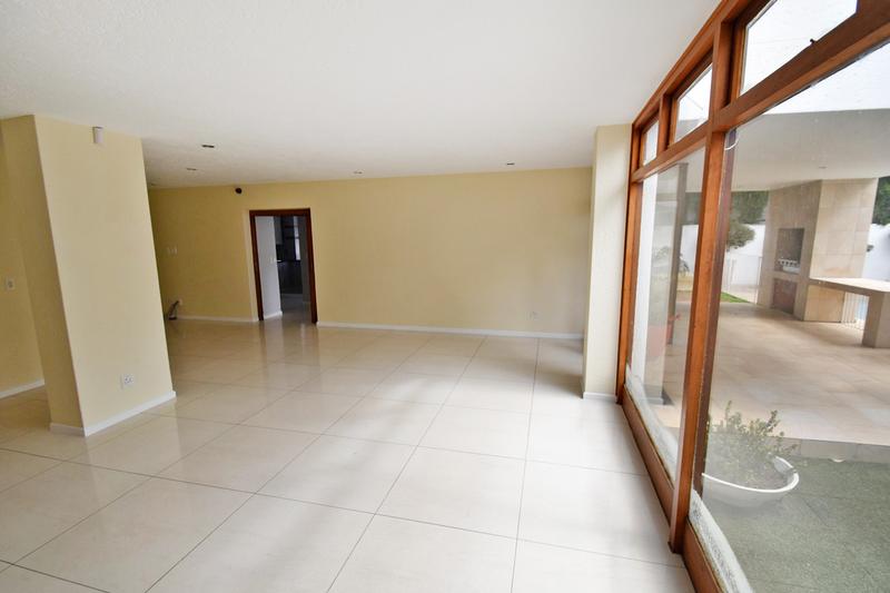 To Let 4 Bedroom Property for Rent in Sandown Gauteng