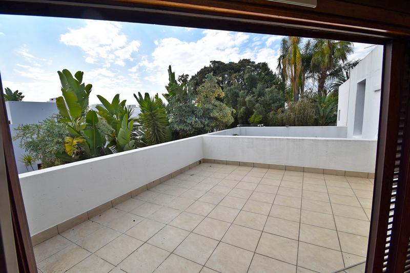 To Let 4 Bedroom Property for Rent in Sandown Gauteng