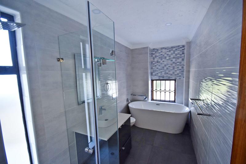 To Let 4 Bedroom Property for Rent in Sandown Gauteng
