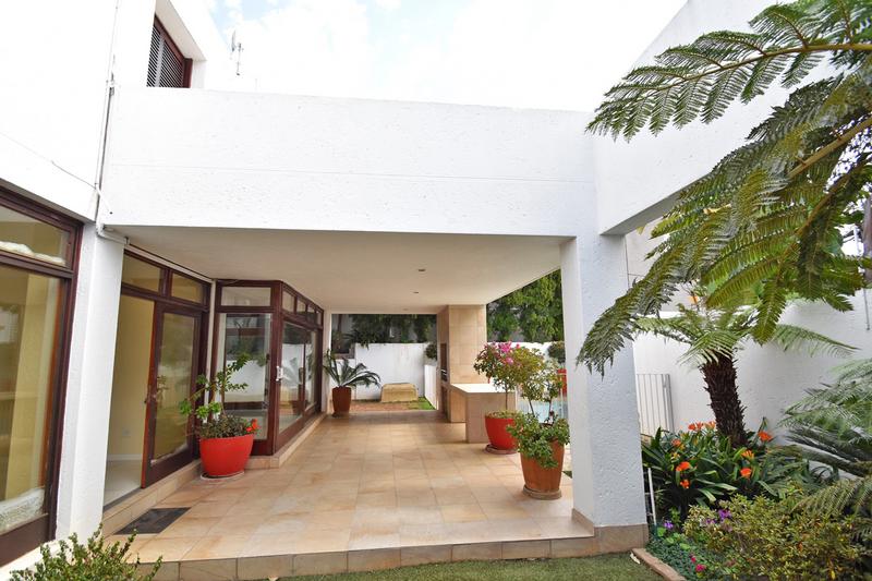 To Let 4 Bedroom Property for Rent in Sandown Gauteng