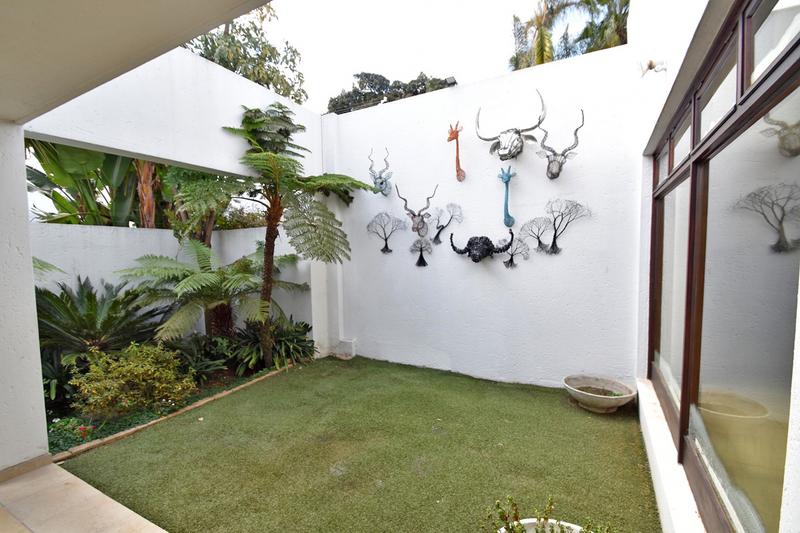 To Let 4 Bedroom Property for Rent in Sandown Gauteng