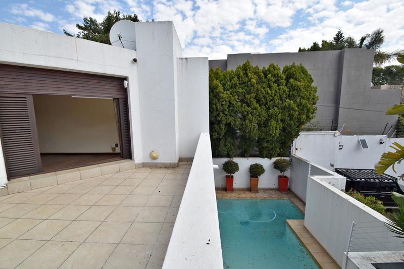 To Let 4 Bedroom Property for Rent in Sandown Gauteng