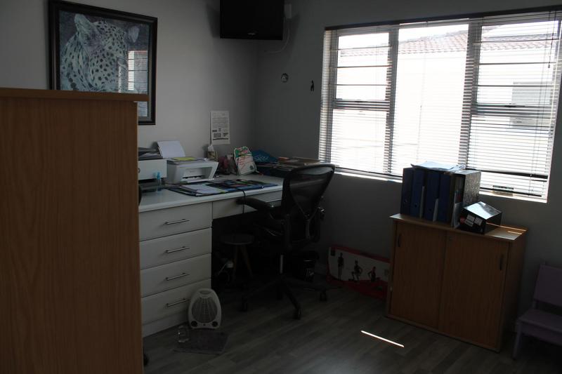 3 Bedroom Property for Sale in Edenvale Central Gauteng