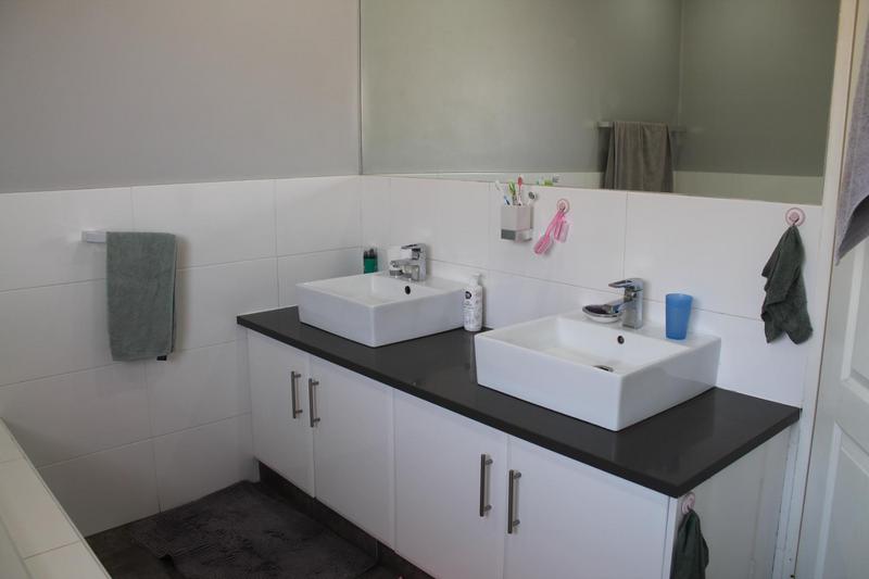 3 Bedroom Property for Sale in Edenvale Central Gauteng