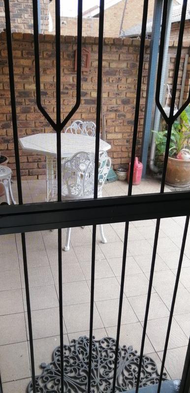 2 Bedroom Property for Sale in Woodmere Gauteng