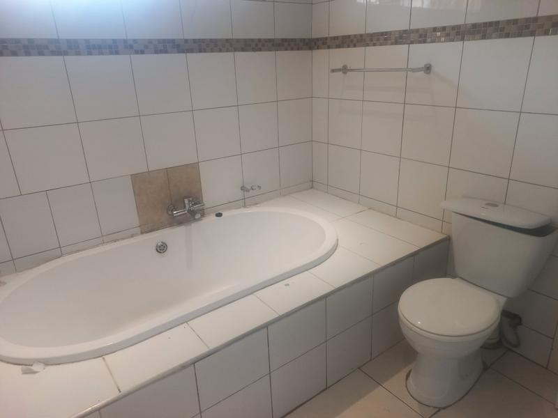 To Let 1 Bedroom Property for Rent in Lonehill Gauteng