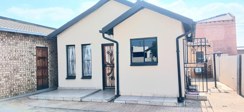 3 Bedroom Property for Sale in Clayville Gauteng