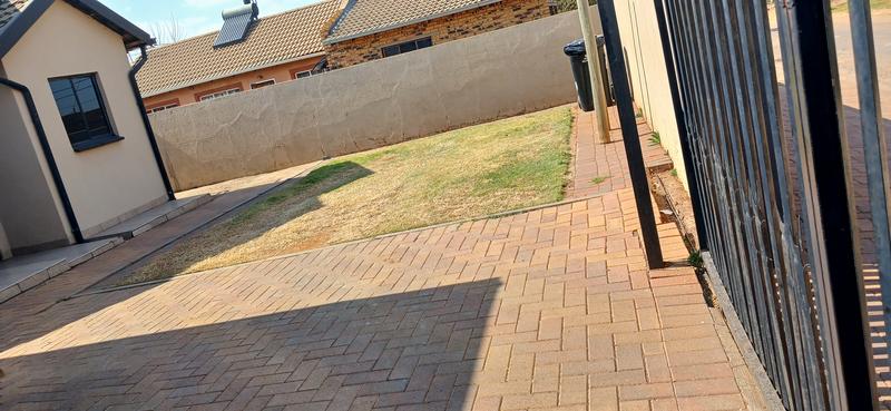 3 Bedroom Property for Sale in Clayville Gauteng