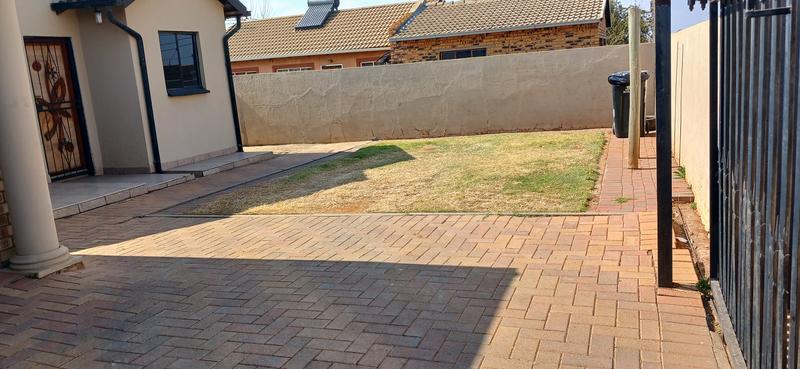 3 Bedroom Property for Sale in Clayville Gauteng