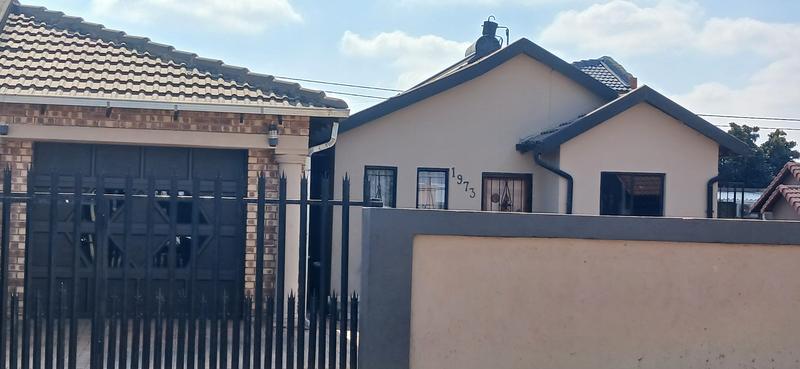 3 Bedroom Property for Sale in Clayville Gauteng