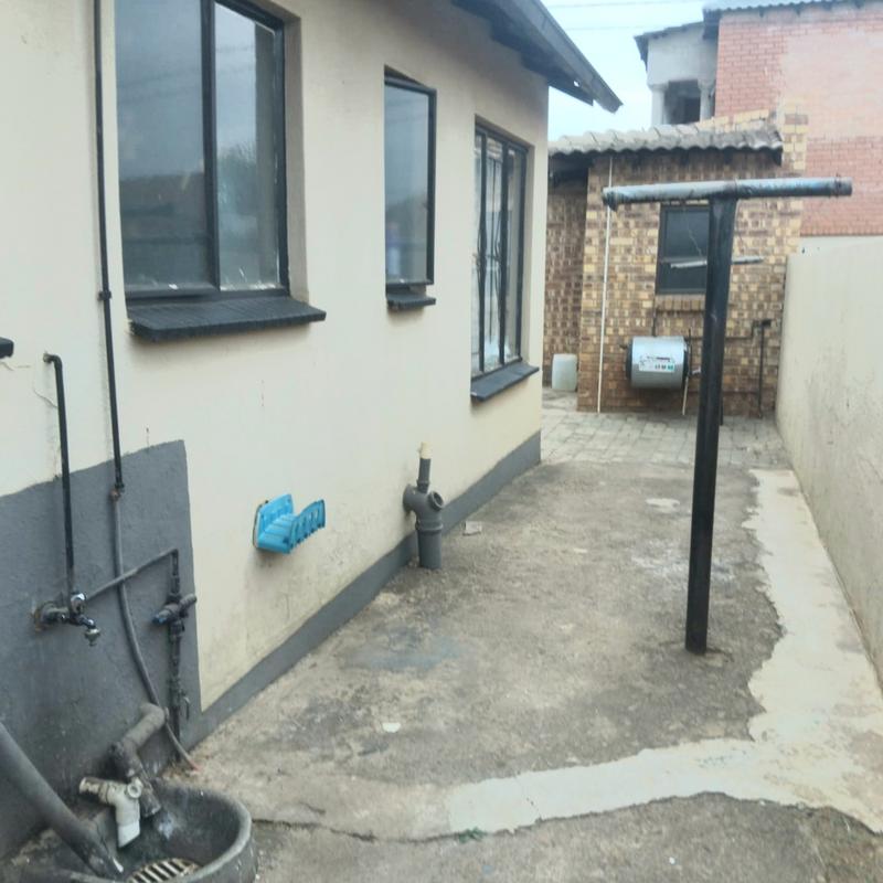 3 Bedroom Property for Sale in Clayville Gauteng