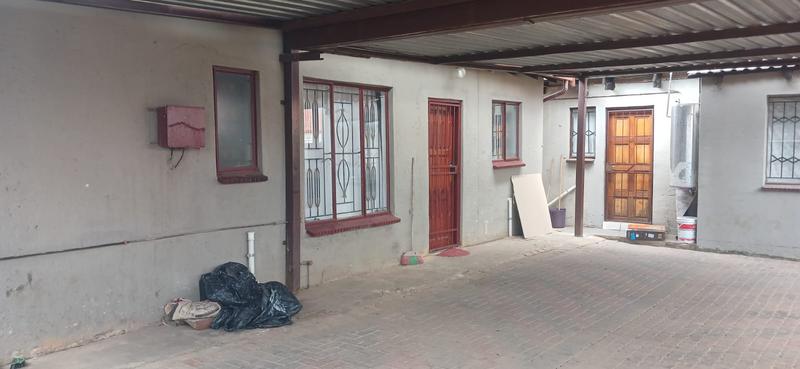 5 Bedroom Property for Sale in Clayville Gauteng