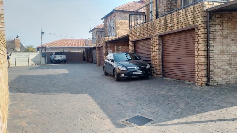 2 Bedroom Property for Sale in Eike Park Gauteng
