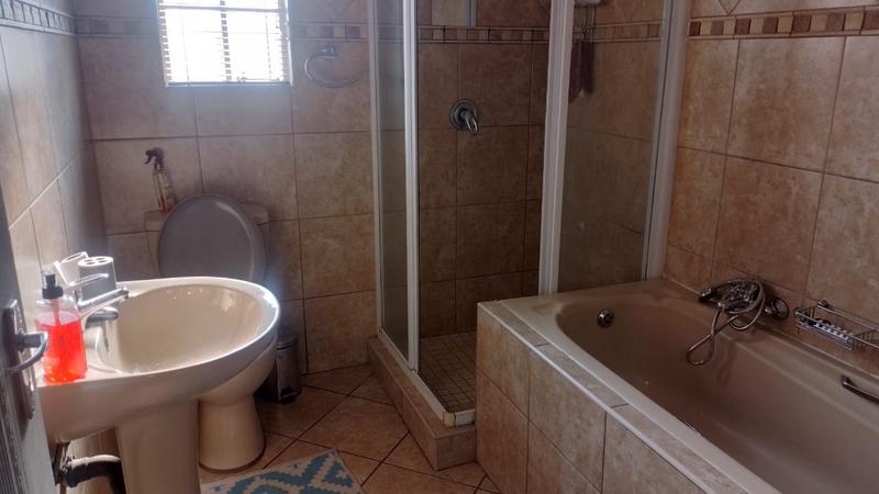 2 Bedroom Property for Sale in Eike Park Gauteng