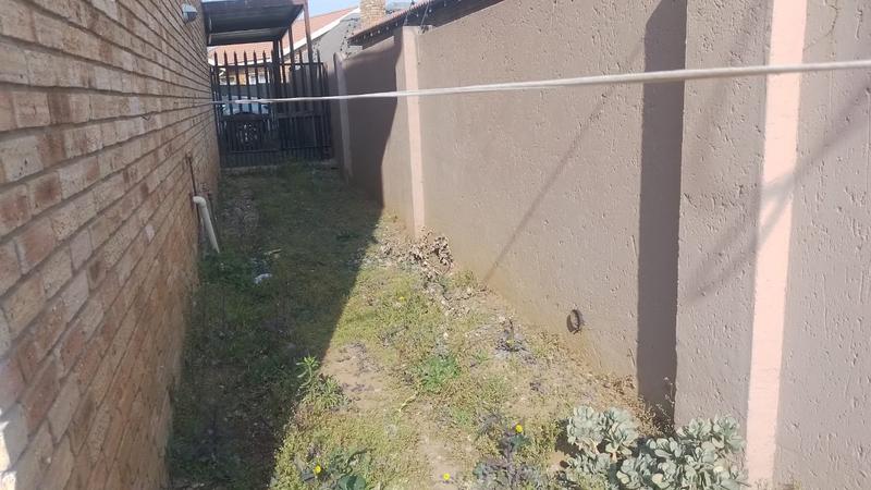 2 Bedroom Property for Sale in Eike Park Gauteng
