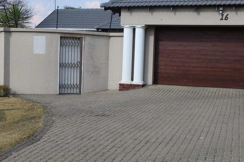 4 Bedroom Property for Sale in Noordwyk Gauteng