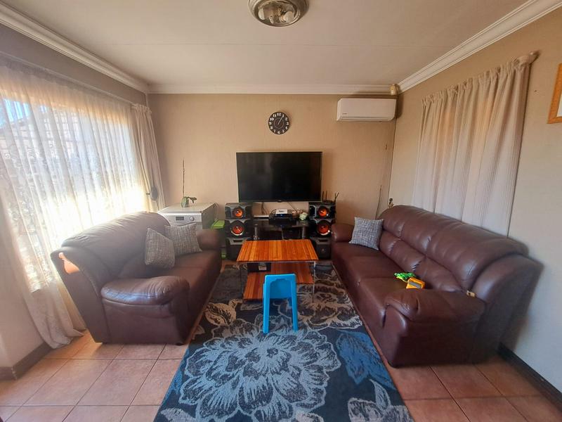 2 Bedroom Property for Sale in Heuweloord Gauteng