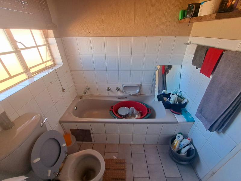 2 Bedroom Property for Sale in Heuweloord Gauteng