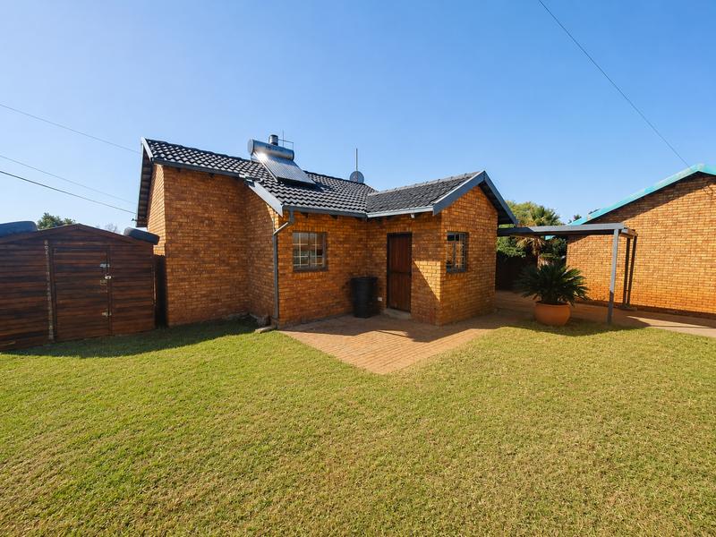 2 Bedroom Property for Sale in Heuweloord Gauteng