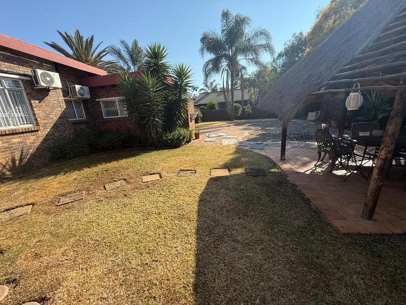 6 Bedroom Property for Sale in Rooihuiskraal Gauteng