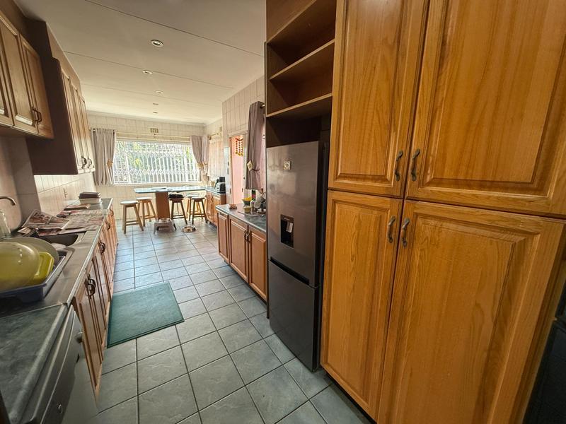 6 Bedroom Property for Sale in Rooihuiskraal Gauteng