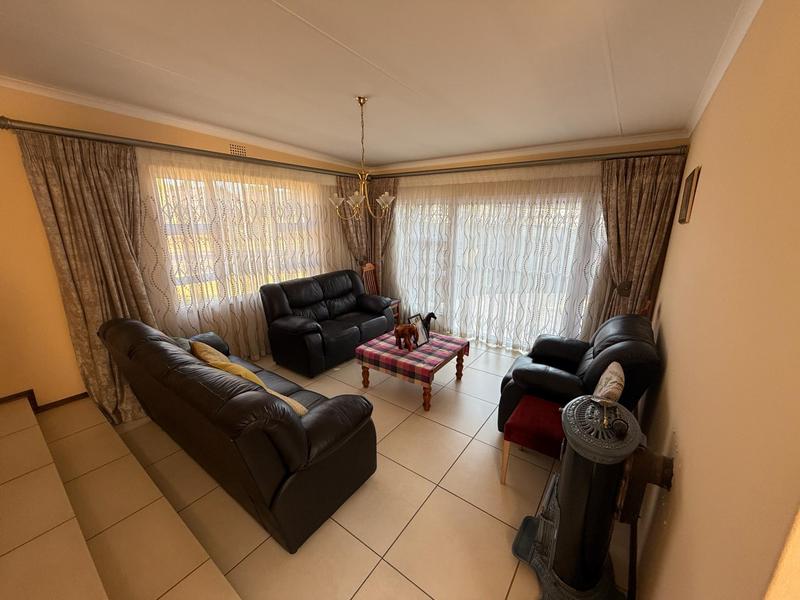 6 Bedroom Property for Sale in Rooihuiskraal Gauteng