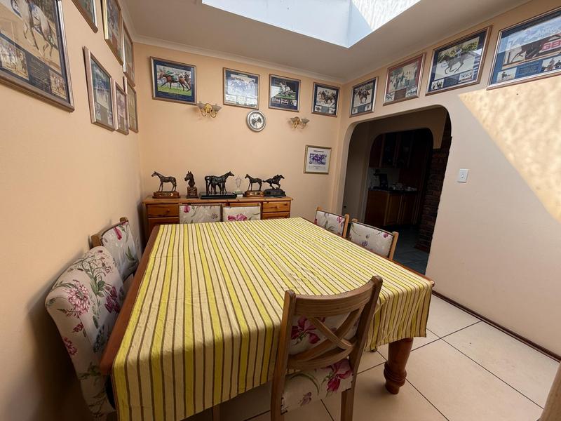 6 Bedroom Property for Sale in Rooihuiskraal Gauteng