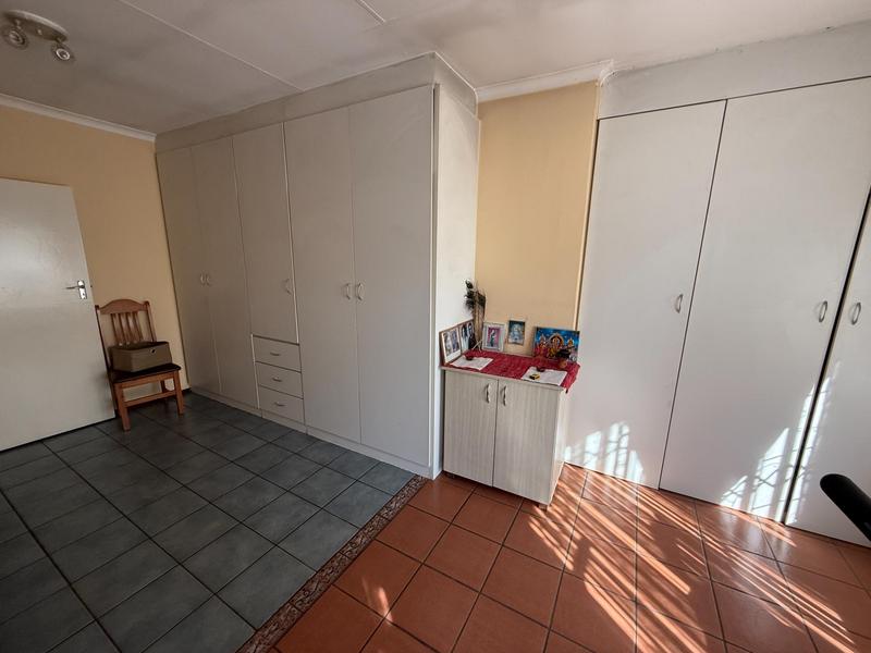 6 Bedroom Property for Sale in Rooihuiskraal Gauteng