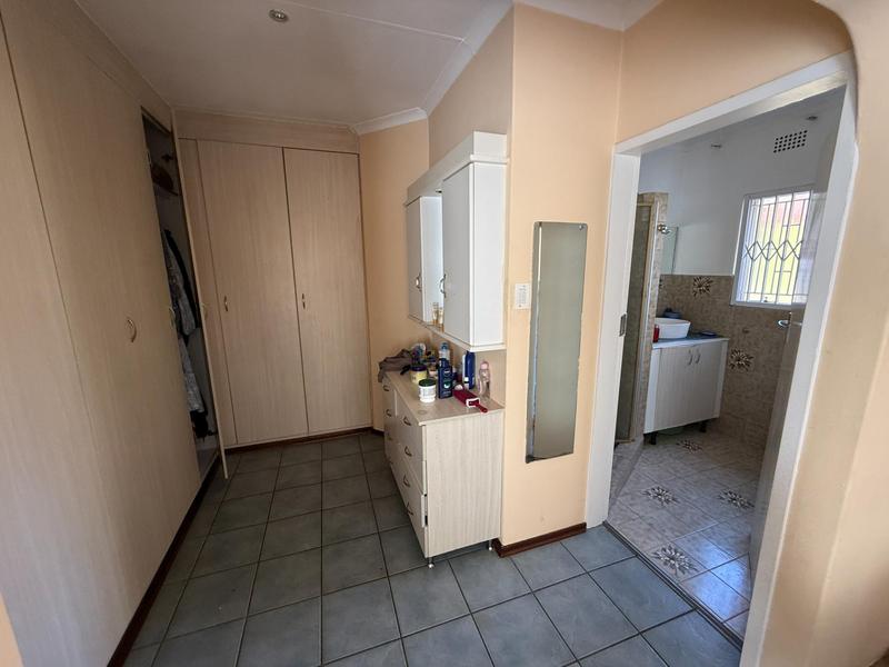 6 Bedroom Property for Sale in Rooihuiskraal Gauteng