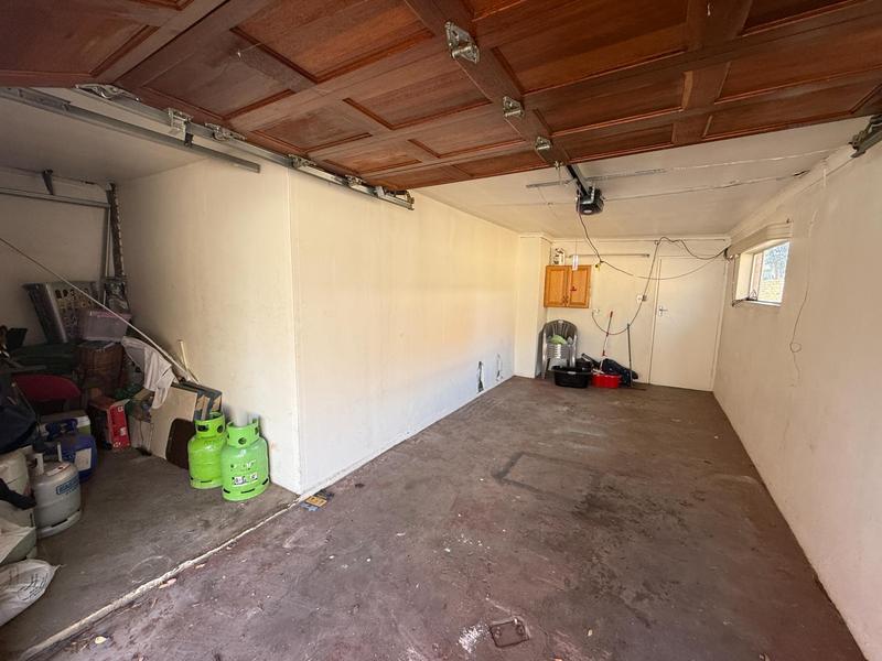 6 Bedroom Property for Sale in Rooihuiskraal Gauteng