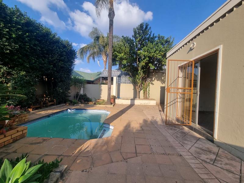 2 Bedroom Property for Sale in Wierdaglen Estate Gauteng