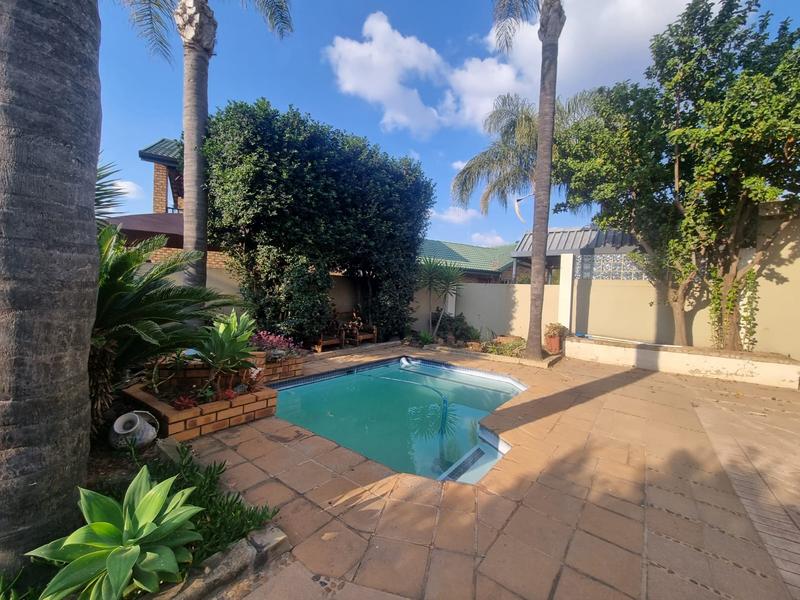 2 Bedroom Property for Sale in Wierdaglen Estate Gauteng