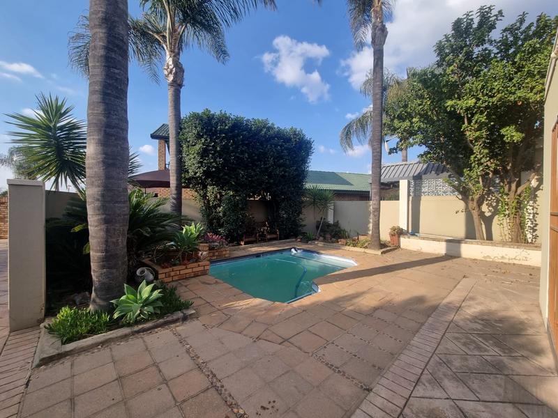 2 Bedroom Property for Sale in Wierdaglen Estate Gauteng