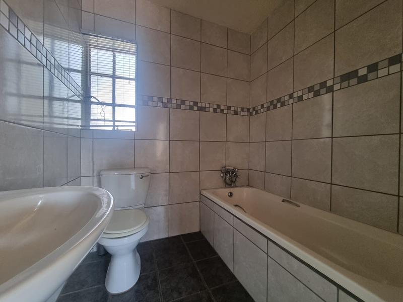 2 Bedroom Property for Sale in Wierdaglen Estate Gauteng