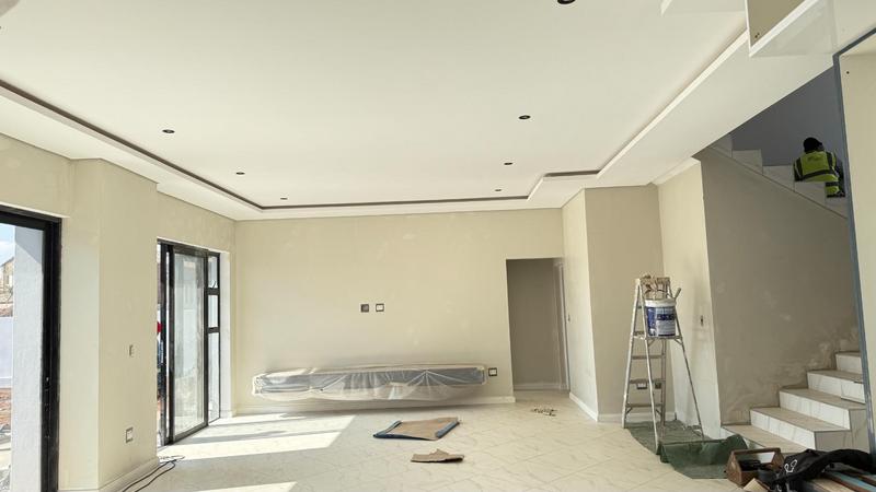 5 Bedroom Property for Sale in Midstream Heights Gauteng