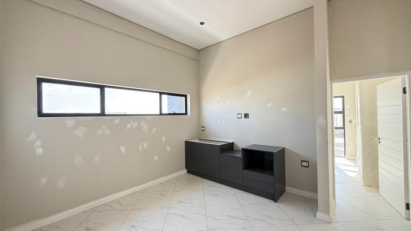 5 Bedroom Property for Sale in Midstream Heights Gauteng