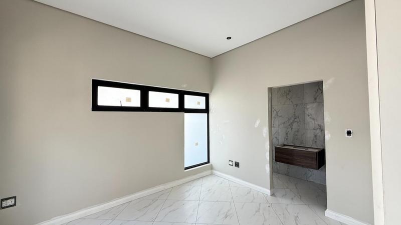 5 Bedroom Property for Sale in Midstream Heights Gauteng