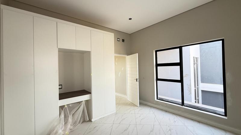 5 Bedroom Property for Sale in Midstream Heights Gauteng