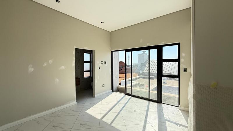 5 Bedroom Property for Sale in Midstream Heights Gauteng