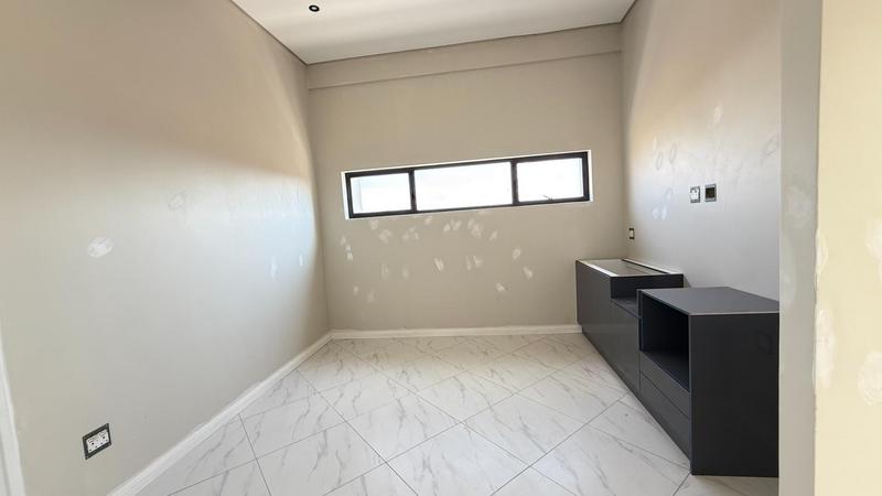 5 Bedroom Property for Sale in Midstream Heights Gauteng