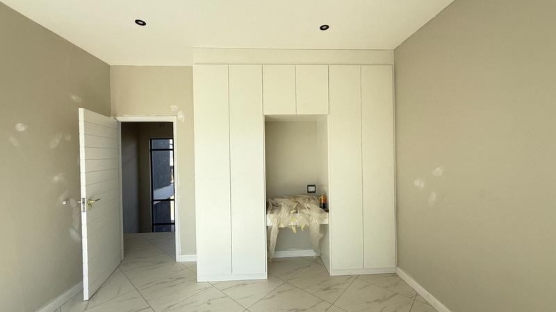 5 Bedroom Property for Sale in Midstream Heights Gauteng
