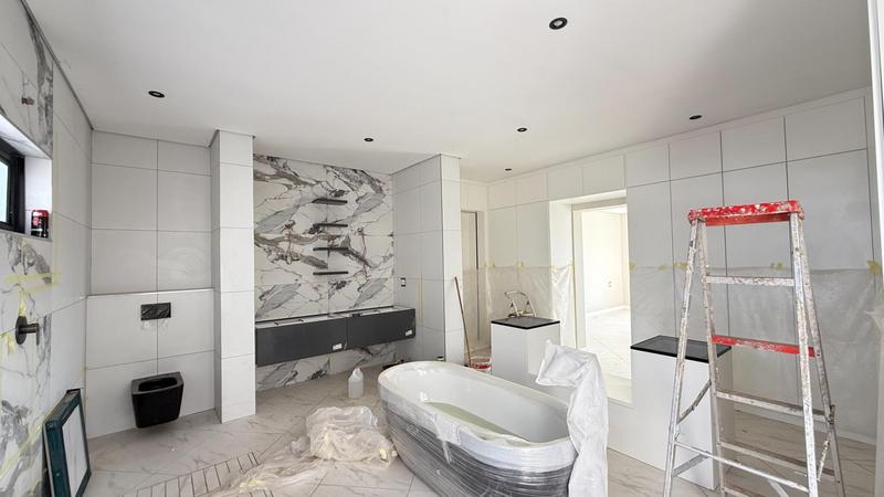 5 Bedroom Property for Sale in Midstream Heights Gauteng