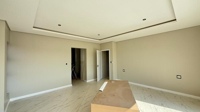 5 Bedroom Property for Sale in Midstream Heights Gauteng