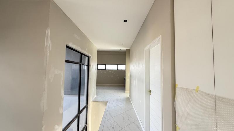 5 Bedroom Property for Sale in Midstream Heights Gauteng
