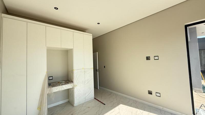 5 Bedroom Property for Sale in Midstream Heights Gauteng