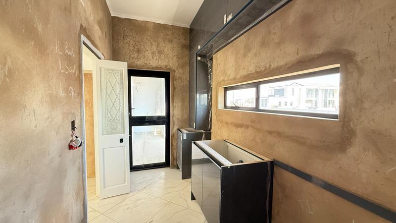 5 Bedroom Property for Sale in Midstream Heights Gauteng