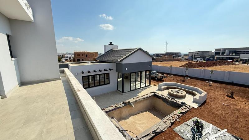 5 Bedroom Property for Sale in Midstream Heights Gauteng