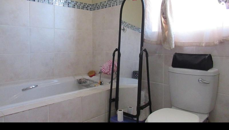 2 Bedroom Property for Sale in Honeypark Gauteng