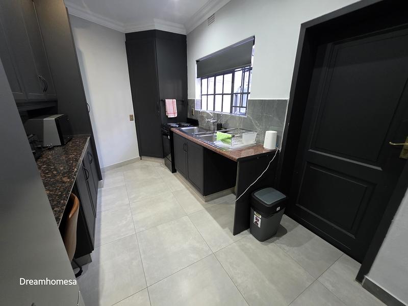 To Let 1 Bedroom Property for Rent in Houghton Estate Gauteng