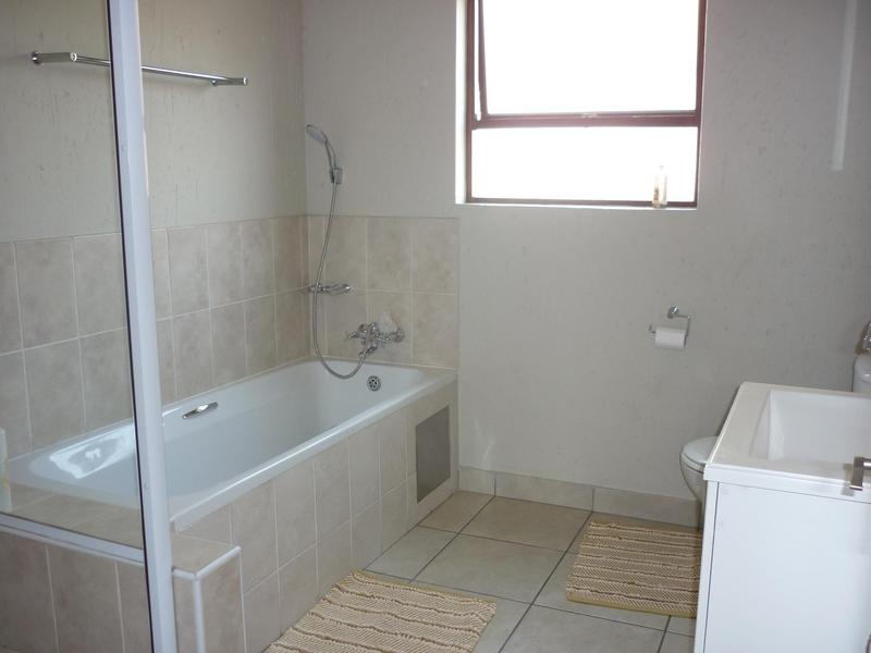 To Let 2 Bedroom Property for Rent in Douglasdale Gauteng